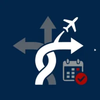 Eine stilisierte Grafik auf dunkelblauem Hintergrund zeigt mehrere ineinander verschlungene Pfeile in Weiß und Grau, die in verschiedene Richtungen weisen. Ein weißer Pfeil mündet in eine aufsteigende Flugzeug-Silhouette. Rechts unten ist ein graues Kalender-Icon mit einem roten Markierungspunkt und einem davor liegenden roten Kreis mit schwarzem Häkchen dargestellt. Die flächige Illustration symbolisiert flexible Routenwahl, individuelle Terminplanung und zuverlässige Buchungsbestätigung bei Finow Air Service.