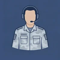 Eine stilisierte Grafik auf dunkelblauem Hintergrund zeigt die Oberkörper-Silhouette eines Mannes in einer hellgrauen Pilotenuniform mit Schulterklappen und Brusttaschen. Er trägt ein dunkles Headset mit einem Mikrofon vor dem Mund. Die flächige Illustration symbolisiert die professionelle Kommunikation und Funkführung durch das Cockpit-Personal von Finow Air Service.
