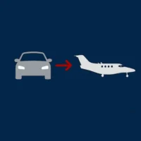 Eine stilisierte Grafik auf dunkelblauem Hintergrund zeigt links die graue Frontalansicht eines Pkw und rechts die graue Seitenansicht eines Businessjets. Ein roter Pfeil weist vom Auto zum Flugzeug. Die flächige Illustration symbolisiert den nahtlosen Übergang vom Limousinenservice zum Privatflug bei Finow Air Service.