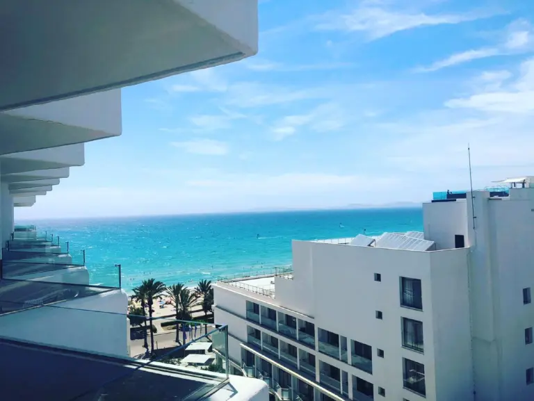 Greetings from airport Palma de Mallorca !!! Nice weather ☀️ for a flight. Its so sunny 🌞 and warm here. We had some nice guests on board. They were very satisfied with our service and the nice cabin of the Premier 1 in standing height. Staying 2 days before we will fly back to Eberswalde. We are thankful that the current order situation slowly getting back to normal. Hopefully it will stay that way. 🍀 ♥️🛩♥️ Viele liebe Grüße aus Palma de Mallorca! Was für ein schönes Wetter für einen Flug. Wir hatten sehr nette Gäste an Bord, die sehr zufrieden mit unserem Service waren und begeistert von dem schönen Premier 1 und der Kabine in Stehhöhe. Wir bleiben 2 Tage hier, bevor wir wieder zurück nach Eberswalde fliegen. Wir sind sehr dankbar, dass sich die momentane Auftragslage wieder normalisiert und hoffen, dass das auch so bleibt. Wir hoffen ihr seid alle gesund und es geht Euch gut - Euer FAS-Team ♥️🛩♥️ #palmademallorca #palmaairport #beechcraft #premier1 #prm1 #rb60 #businessjet #jet #aviationisourpassion #generalaviation #aviationdaily #finowairservice #fas #edav #eberswalde #finow #supportyourlocals #pilotslife #pilot #pilotlifestyle