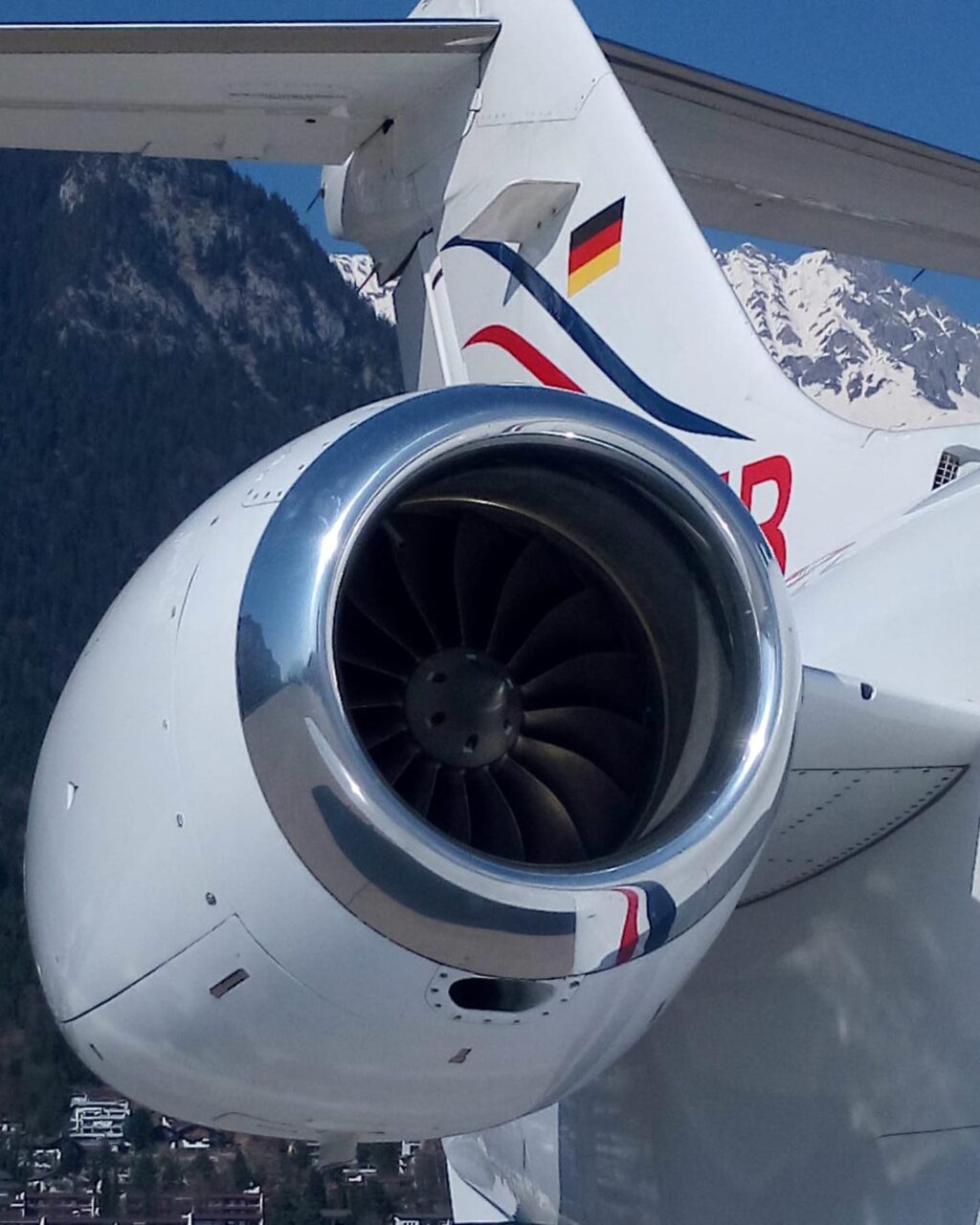 Greetings from Innsbruck airport. What a nice view and nice weather for a short trip to the mountains 😍 #prm1 #finow #innsbruck #innsbruckairport #D-IETB #businessjet #aviation #generalaviation #aviationisourpassion #premier1 #beechcraft #finowairservice #jet #aviationlovers #aviationdaily #pilotlife