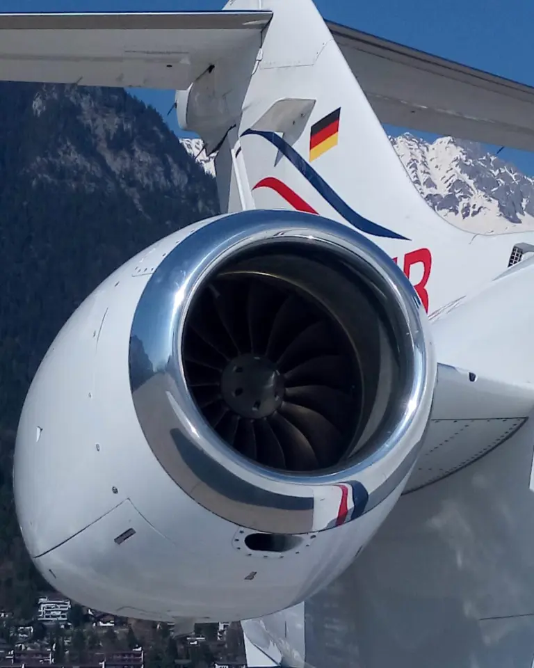 Greetings from Innsbruck airport. What a nice view and nice weather for a short trip to the mountains 😍 #prm1 #finow #innsbruck #innsbruckairport #D-IETB #businessjet #aviation #generalaviation #aviationisourpassion #premier1 #beechcraft #finowairservice #jet #aviationlovers #aviationdaily #pilotlife