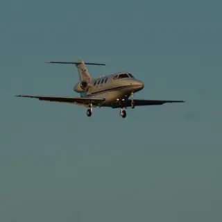 This 😍😍😍😍😍 Landeanflug @EDAV aus Cannes. Danke lieber @tobi1991f für das schöne Bild! ❤️ #finowairservice #businessjet #flugplatzeberswalde #aviationisourpassion #generalaviation #jet #williams #beechcraftpremier #beechcraft #premier1 #lifeisgood