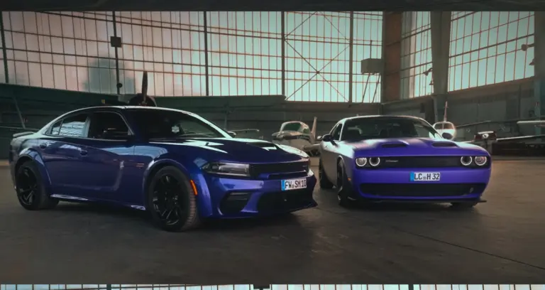 Am Wochenende hatten wir den talentierten @lutborn zu Besuch, der ein gigantisches Video mit @skyfox2108 und @87stella_bella gedreht hat. Natürlich durften neben den klassischen „Rennszenen“, zwischen Dodge Charger & Dodge Challenger, Aufnahmen in der Flugzeughalle und mit unserem Jet nicht fehlen 😍 Wenn ihr jemanden sucht, der Eure Fahrzeuge oder vielleicht sogar Eure Flugzeuge professionell in Szene setzt, dann seid ihr bei @lutborn an der richtigen Adresse 😍❤️ Wir hatten sehr viel Spaß #Dodge #Mopar #Beechcraft #collab #dodgeeurope