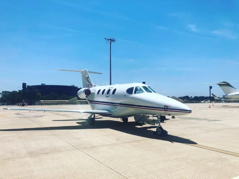 Greetings from airport Palma de Mallorca !!! Nice weather ☀️ for a flight. Its so sunny 🌞 and warm here. We had some nice guests on board. They were very satisfied with our service and the nice cabin of the Premier 1 in standing height. Staying 2 days before we will fly back to Eberswalde. We are thankful that the current order situation slowly getting back to normal. Hopefully it will stay that way. 🍀 ♥️🛩♥️ Viele liebe Grüße aus Palma de Mallorca! Was für ein schönes Wetter für einen Flug. Wir hatten sehr nette Gäste an Bord, die sehr zufrieden mit unserem Service waren und begeistert von dem schönen Premier 1 und der Kabine in Stehhöhe. Wir bleiben 2 Tage hier, bevor wir wieder zurück nach Eberswalde fliegen. Wir sind sehr dankbar, dass sich die momentane Auftragslage wieder normalisiert und hoffen, dass das auch so bleibt. Wir hoffen ihr seid alle gesund und es geht Euch gut - Euer FAS-Team ♥️🛩♥️ #palmademallorca #palmaairport #beechcraft #premier1 #prm1 #rb60 #businessjet #jet #aviationisourpassion #generalaviation #aviationdaily #finowairservice #fas #edav #eberswalde #finow #supportyourlocals #pilotslife #pilot #pilotlifestyle